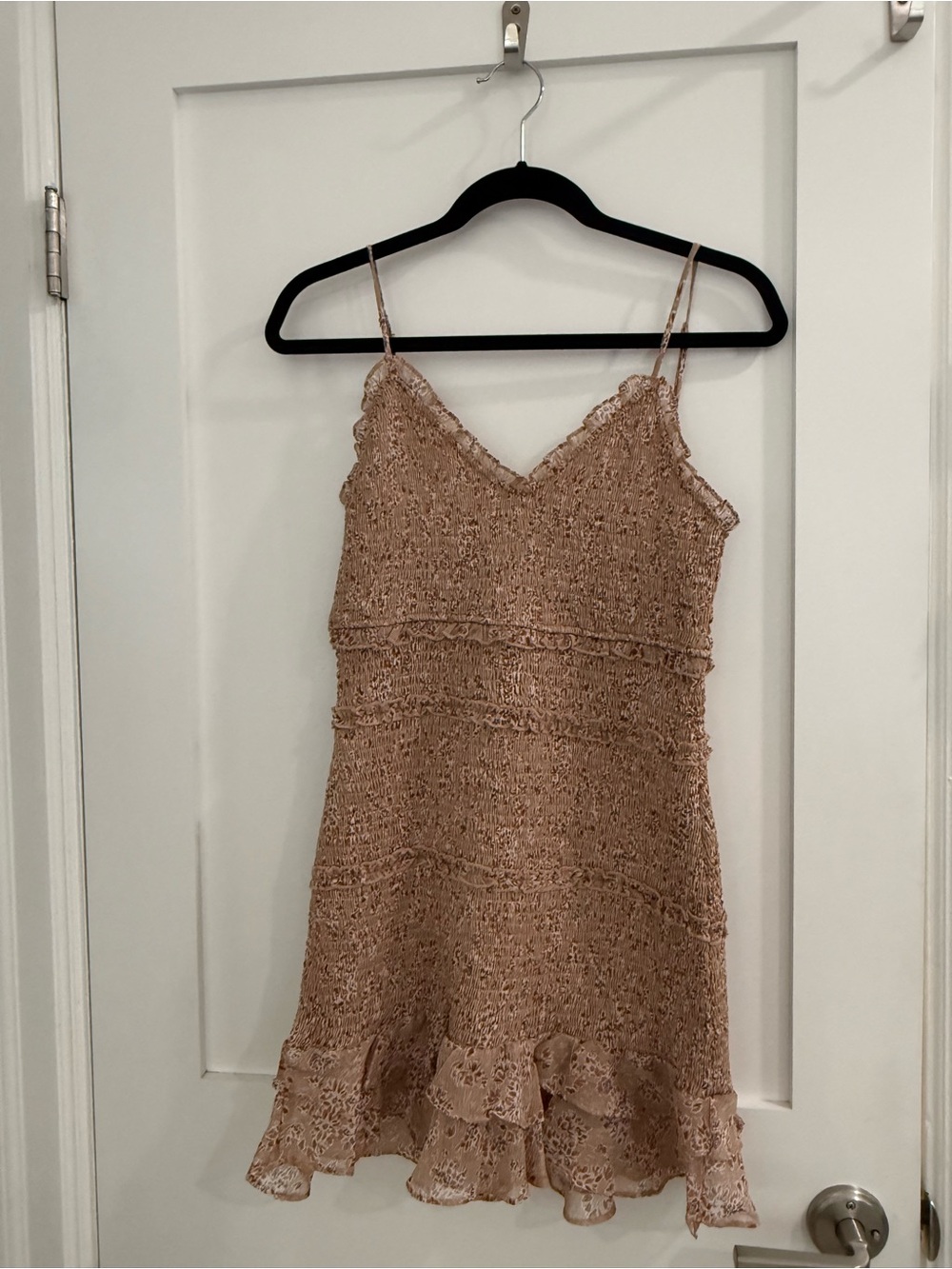 NWT Olivaceous Taupe floral Kylie smocked sleeveless mini dress w/ ruffles (fair